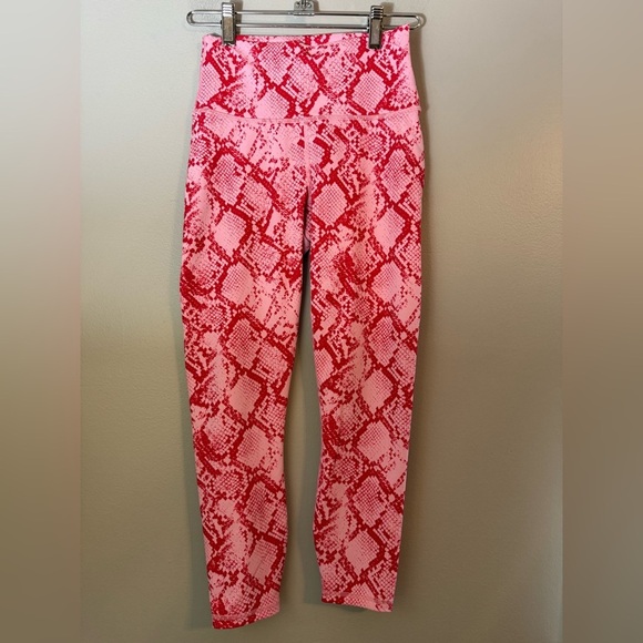 Fabletics Define PowerHold® High-Waisted Capri in Persimmon Python Size XXS - Picture 3 of 12